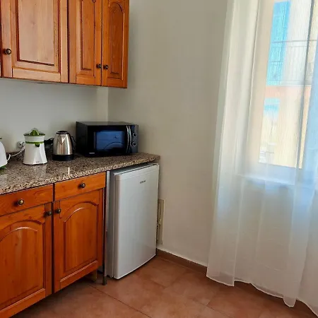 Cozy With Sea View Apartment *